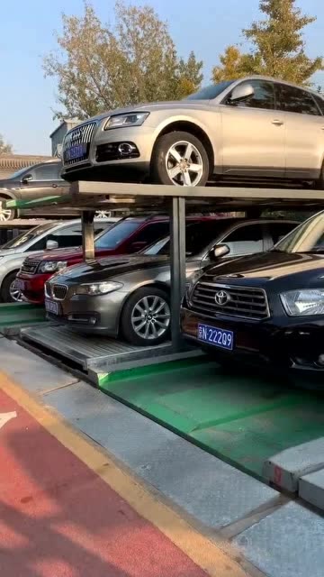超牛地库停车场,可以节省很多空间,高端大气上档次!