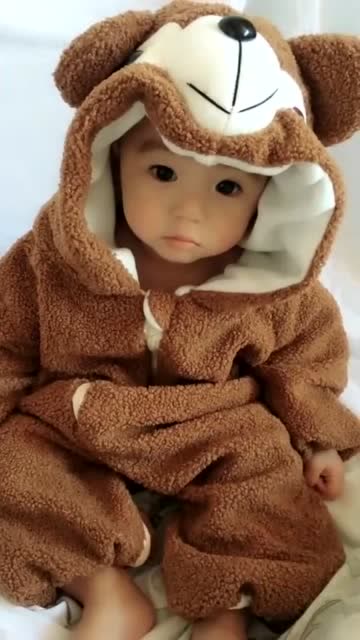 悠闲的坐着,呆呆萌萌的小可爱,网友,又想骗我生孩子