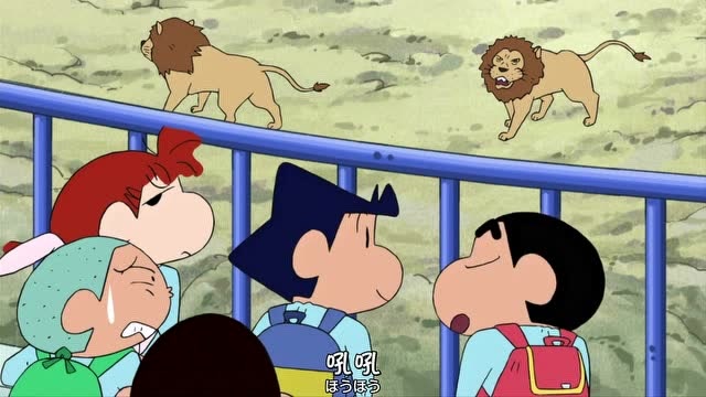 蜡笔小新:动物园参观记,园长老大往笼子里看了一眼把狮子吓跑了