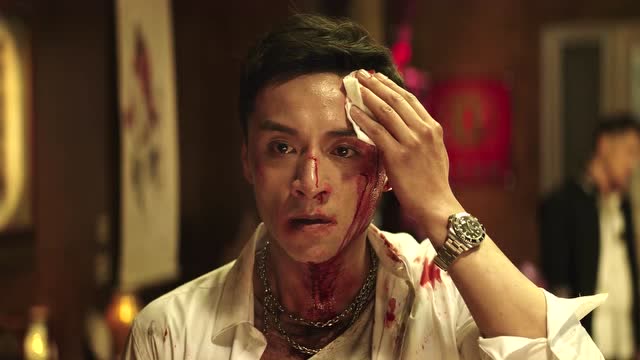 角头2王者再起:阿仁怒气冲天跟老大通话,真是吞不下这口气