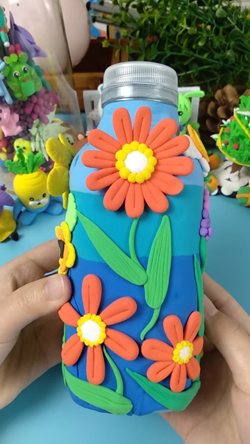 粘土装饰的饮料花瓶居然这么美家中的废旧饮料瓶终于有大用处啦