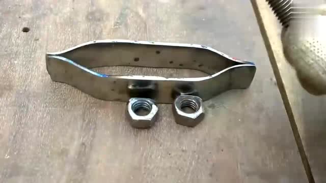 工人师傅自制捆扎铁丝神器,扎得紧绑得牢一点都不费力气