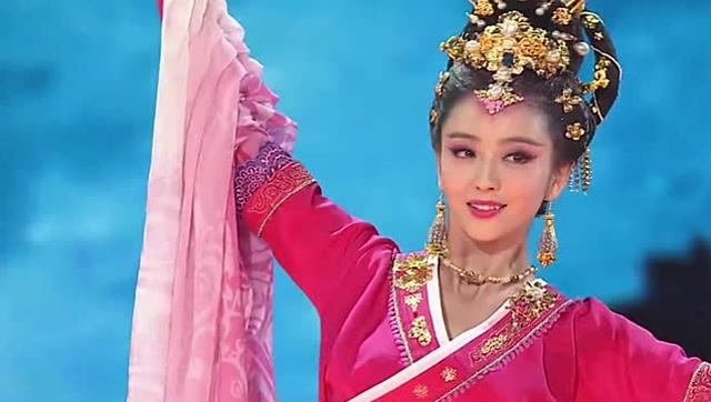 秦岚佟丽娅变身古装美人,一舞倾城太美,这舞蹈百看不厌!