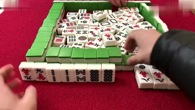 麻将:小哥四个九万拆掉,碰碰胡单吊五万,将一色很漂亮