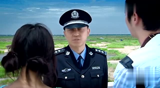 爱情公寓:展博说宛瑜脑子不好使,警察:你也没好到哪里去!
