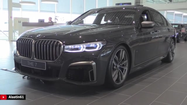 2020款宝马m760li刚刚到店,拿出车载电脑才知道有多霸气