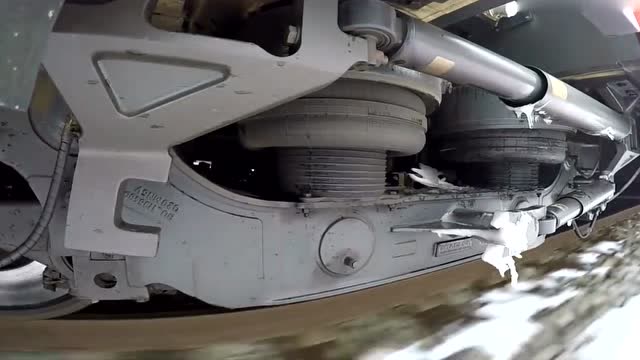 为何火车开得那么稳,看到这款减震器我明白了