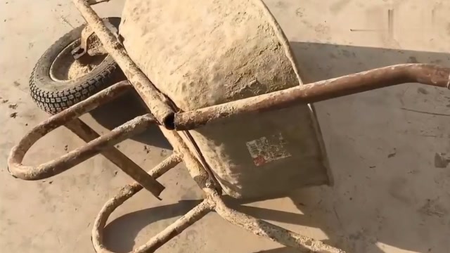 这样的手推车你们还要吗?牛人翻新之后,又能给家里省一笔钱
