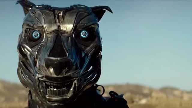 《机器猛犬》axl为保护迈尔斯启动自毁程序