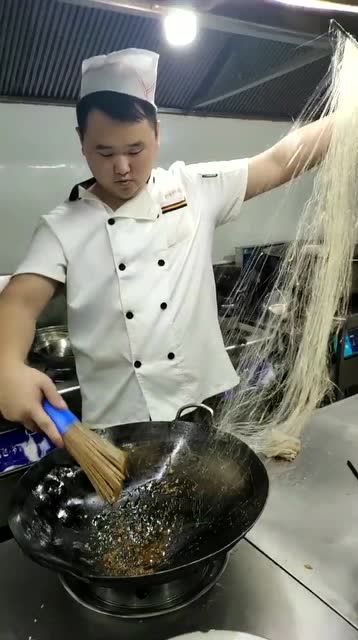 花288点了份拔丝煎面,看到刷子我吐了,怪不得有涮锅水的味道