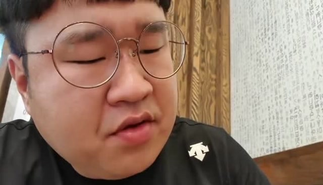 美食吃播:韩国大胃王小胖,和好友一起吃美食,这吃相看着就很香