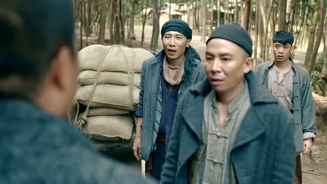 一代枭雄 拦路抢劫,问下名字就要出手打人,这土匪真猖狂!