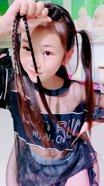 六小美女大变身,梳头换衣服一气呵成,真是太棒了