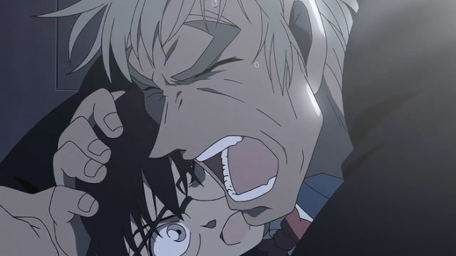 漆黑的追踪者:爱尔兰窝里反,竟用身体为柯南挡枪!