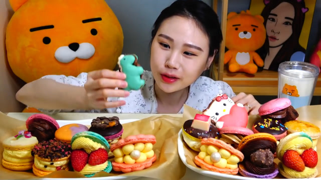 韩国卡妹小姐姐吃甜品网友好想吃馋哭了