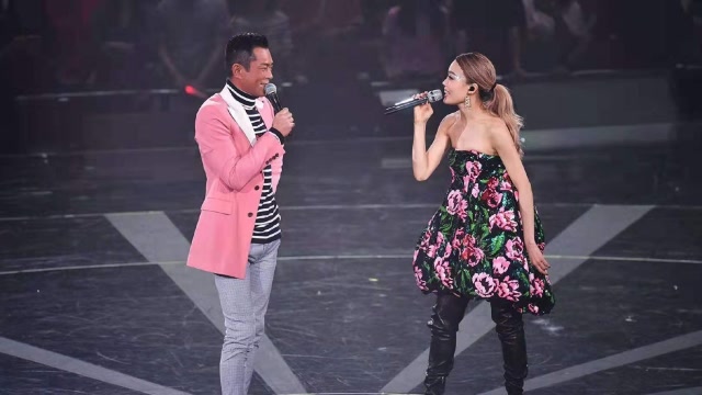 容祖儿演唱会上观众热情爆棚,容祖儿与古天乐合唱《男朋友》