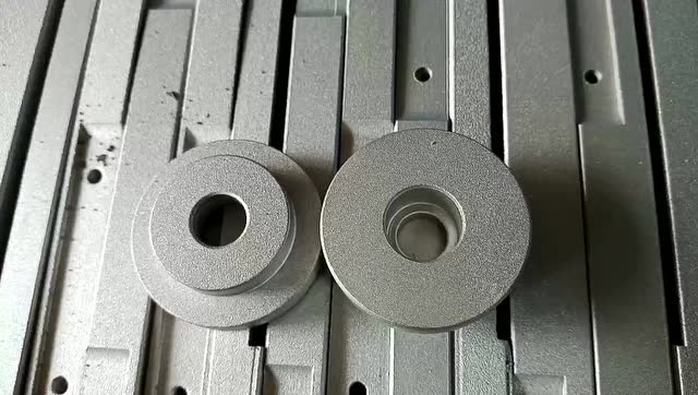 小聪家喷砂可以提高表面光泽度,使之更耐磨