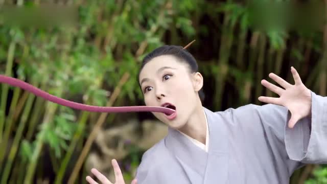 青蛙精和蜥蜴精两人决斗,不料互相伸出舌头缠在一起,结局亮了