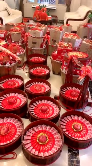 彩礼把新娘家客厅都摆满了!