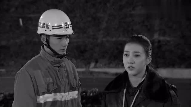 火线英雄丁子龙跟张可心交谈可张可心想要睡了