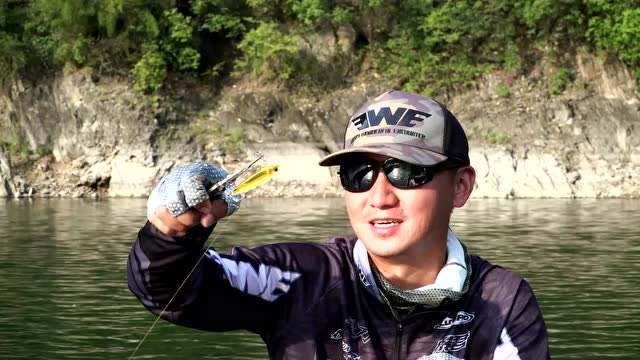 ewe路亚02夏利俊爆钓大红尾妖刀二代822ml显奇效