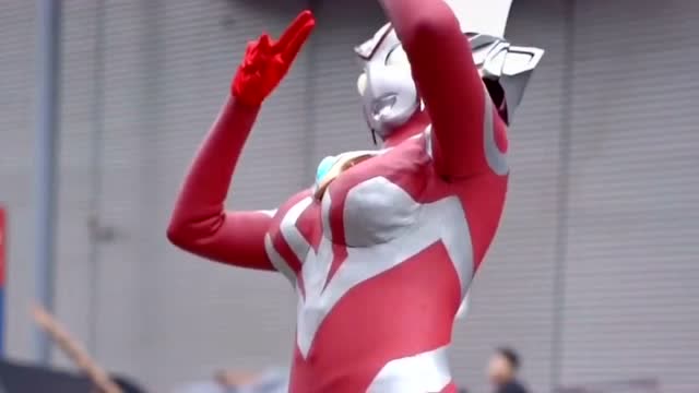 漫展现场,小姐姐cos的奥特曼!你确定不心动吗?