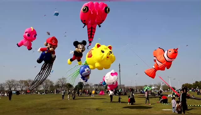 大龙湖上放风筝