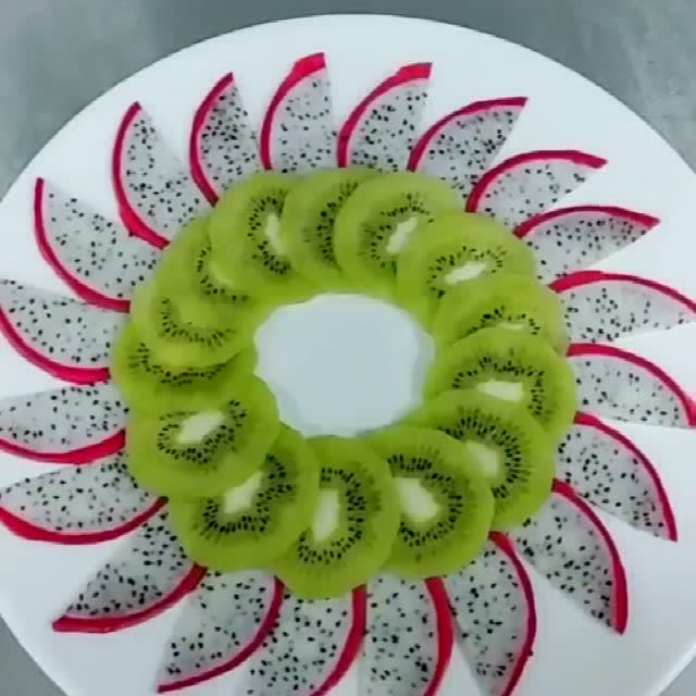 水果拼盘也要拼个颜值,送上一个美轮美奂的高颜值火龙果拼盘!