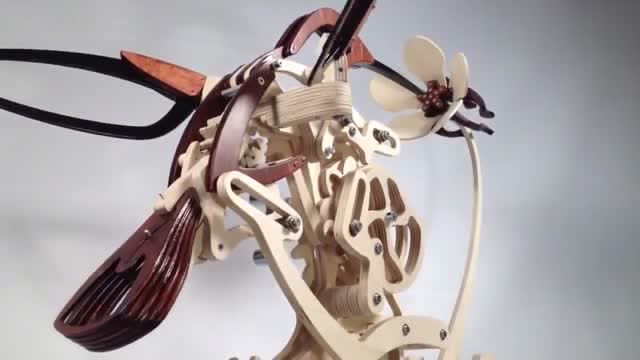 用机械齿轮制作的鸟模型,机械中的艺术品