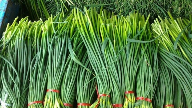 买蒜苔,粗的好还是细的好,多亏菜农提醒,别买错了