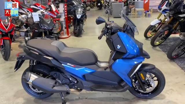 新车高清实拍,宝马2020新款踏板摩托,排量350,代步通勤神器!