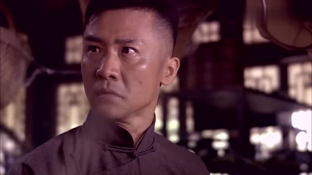 立青前脚刚把枪还了,他哥后脚正好进来,想要把枪给偷走搞事情