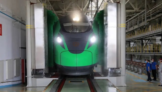 复兴号绿巨人动车组洗澡越看越喜欢