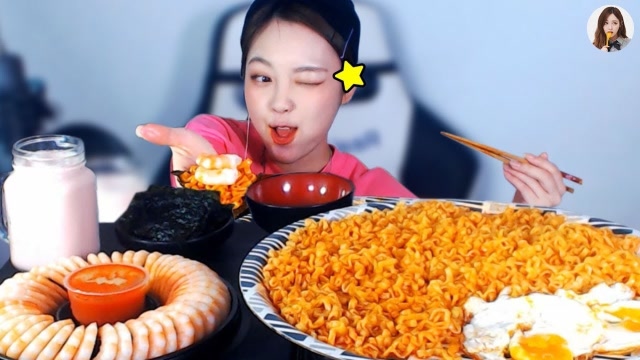 【炸鸡少女shugi】一口一袋麻辣拌面!这才叫巨口深渊!