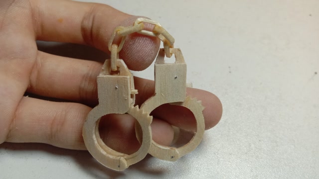 制作一幅手铐,超仿真,你们觉得怎么样?