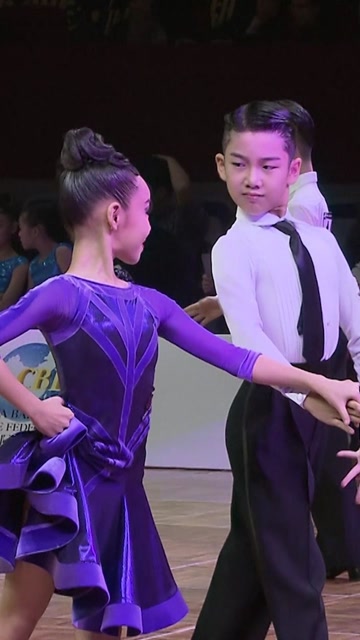 2018年王崇墨&郎怡哲,这个侧颜也太帅了,我还可以等