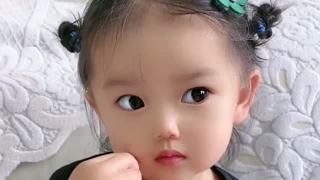 被蚊子咬了一口,小可爱都要哭了,好委屈