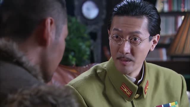 土匪二当家被鬼子抓到家里,鬼子还邀请他喝茶,这让其如坐针毡