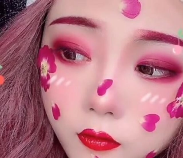 挑战梅子色口红画全脸妆容,这样的口红试色你喜欢吗?