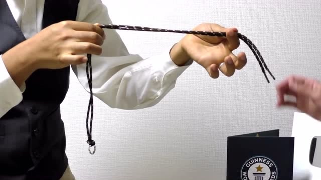 魔术揭秘紧绑的戒子瞬间逃离绳子的束缚困扰多年的疑问终于解开