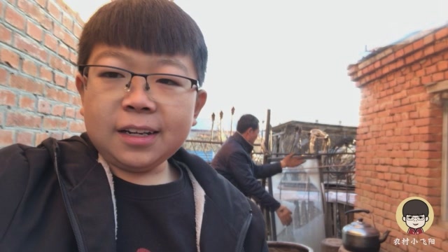 农村小飞阳:什么东西一人轱辘俩人抬?东北农村还家家都有这东西