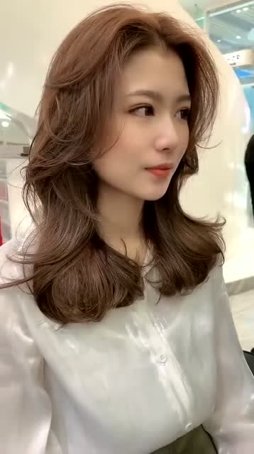 小姐姐做完头发的样子真美!蓬松又有层次感,太喜欢了!