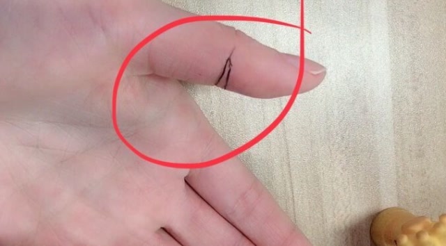 从大拇指上的夫子眼可以看出女人的前半生和后半生的运势
