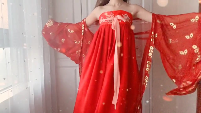 最美是红衣,红色薄纱款汉服太美了,露肩设计性感迷人