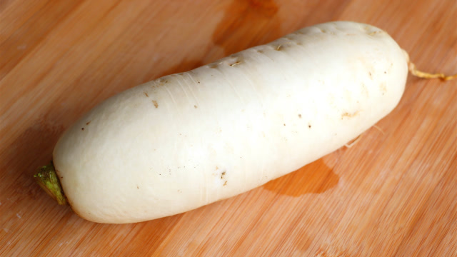 白萝卜简单好吃的做法,不炒不做馅,开胃还通气,几分钟就做好