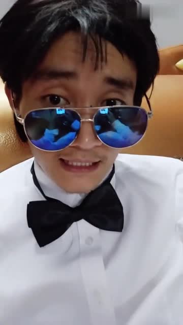 最近这个替身演员火了,没想到遇到了周星驰的替身,真像啊!