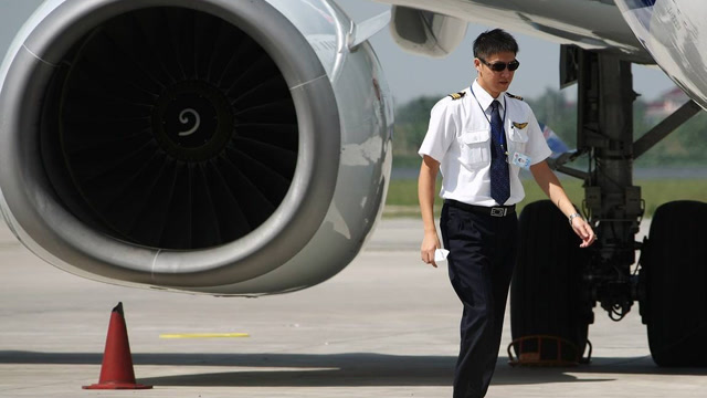 什么情况?400名韩国飞行员投奔中国,直言希望能得到中国绿卡