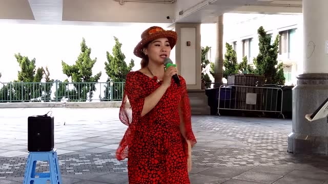 女歌手刘冰冰献唱一首《真的好想你》好听极了