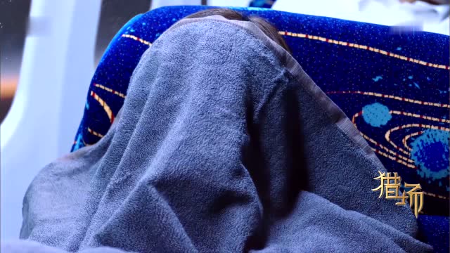 猎场:熊青春在饭局上刺痛罗伊人,回京时她蒙上毯子嚎啕大哭