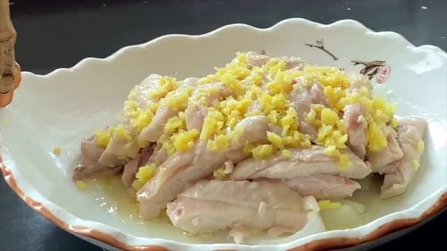 姜蓉鸡,比白斩鸡简单多了,2个鸡大腿变成一菜一汤!